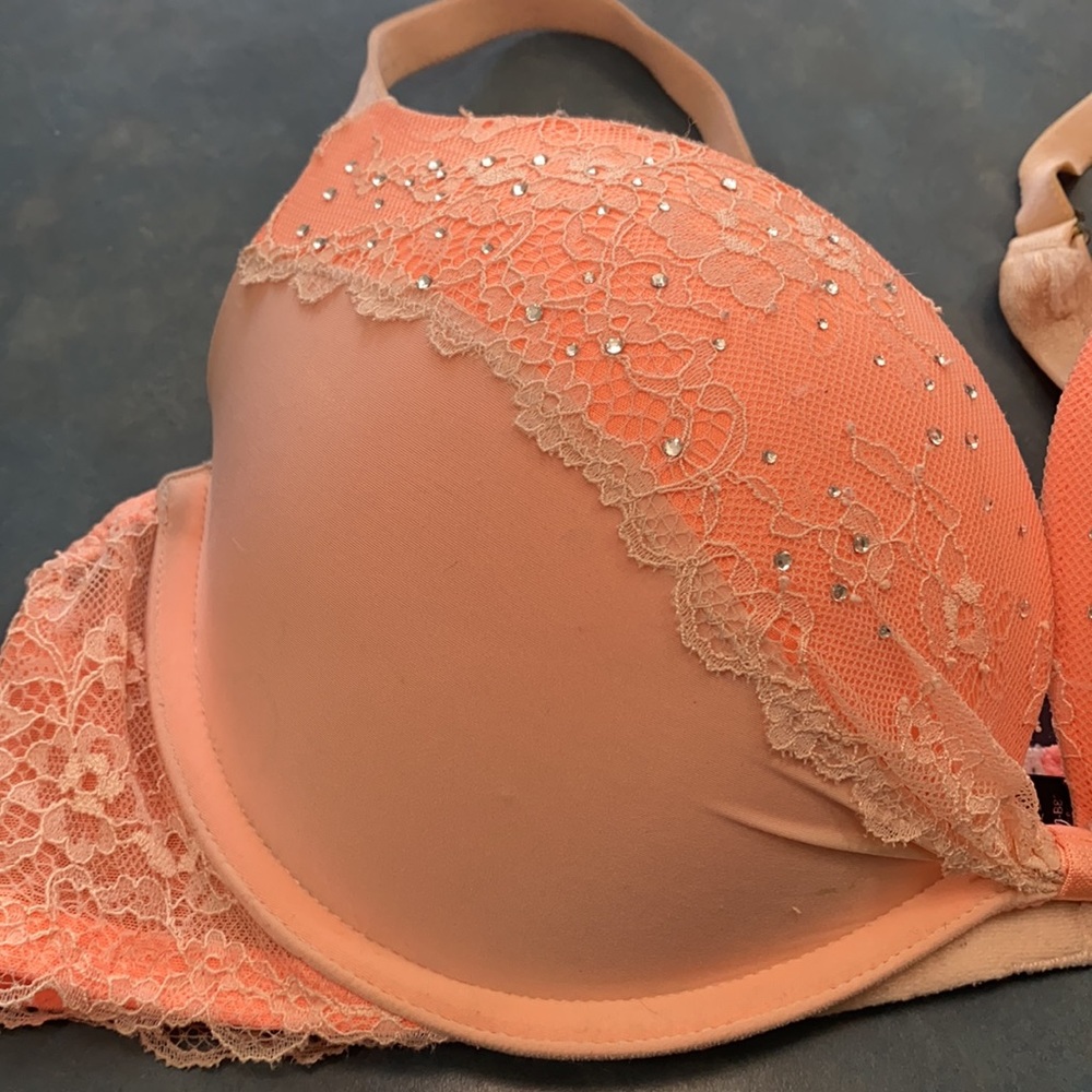 Victoria’s Secret - Picture 2 of 9